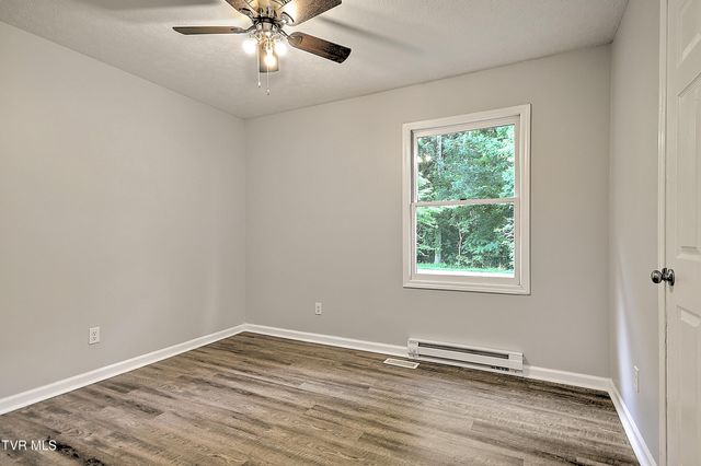 1117 Hunting Hill Road, Piney Flats, TN 37686