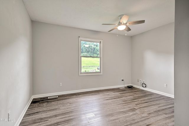 1117 Hunting Hill Road, Piney Flats, TN 37686
