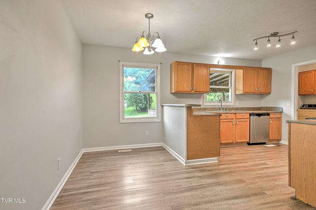 1117 Hunting Hill Road, Piney Flats, TN 37686