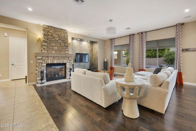 210 W NEW DAWN Drive, Chandler, AZ 85248
