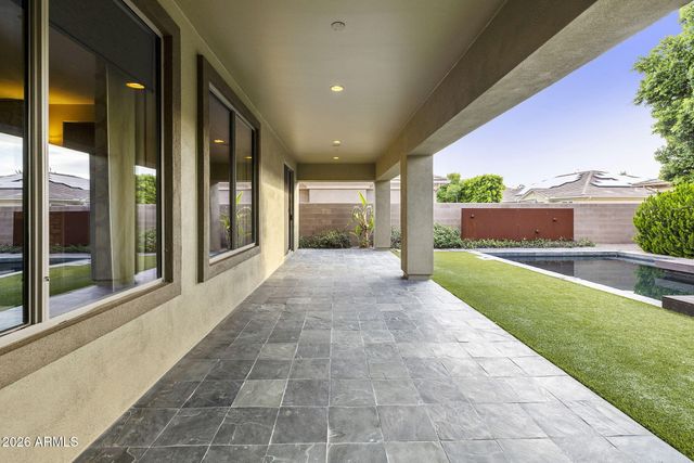 210 W NEW DAWN Drive, Chandler, AZ 85248