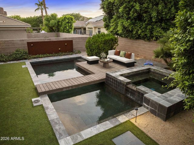 210 W NEW DAWN Drive, Chandler, AZ 85248