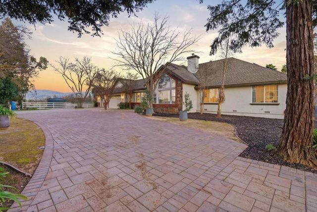 380 W Middle Avenue, Morgan Hill, CA 95037