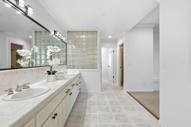 380 W Middle Avenue, Morgan Hill, CA 95037