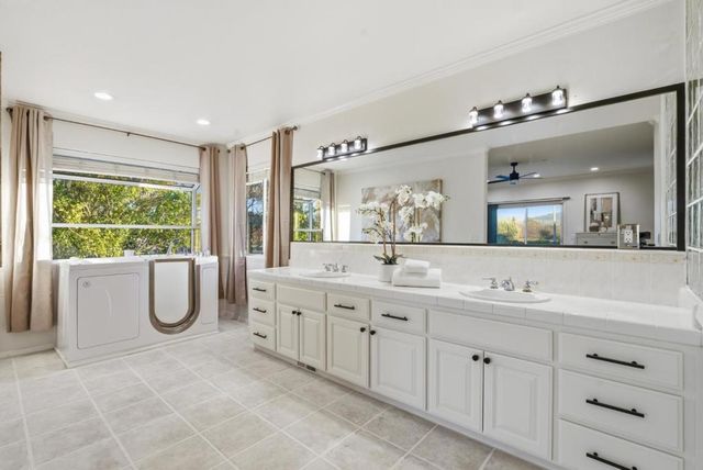 380 W Middle Avenue, Morgan Hill, CA 95037