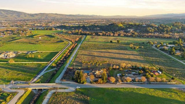 380 W Middle Avenue, Morgan Hill, CA 95037