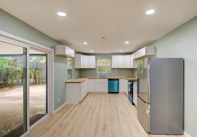 209 W Jackson Avenue, Haughton, LA 71037