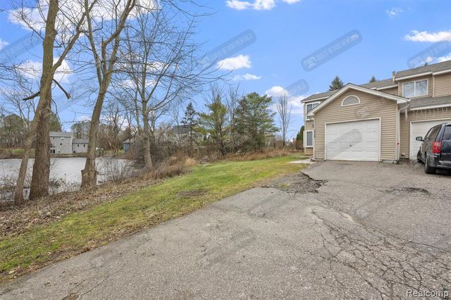 2249 S Commerce Road, Wolverine Lake, MI 48390