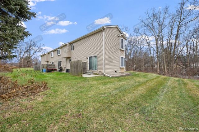 2249 S Commerce Road, Wolverine Lake, MI 48390