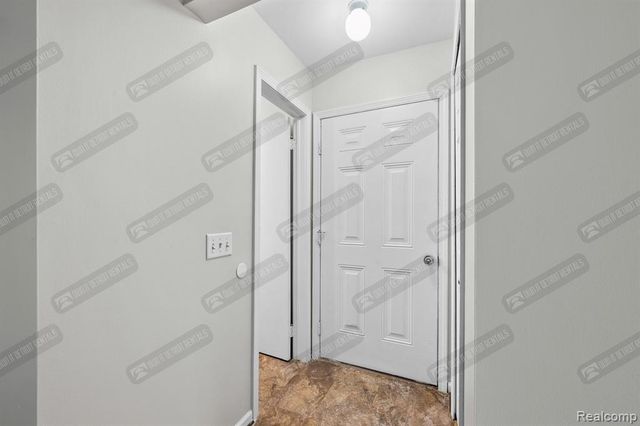 2249 S Commerce Road, Wolverine Lake, MI 48390