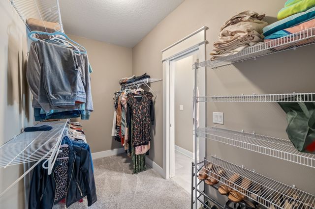 8881 Scarlet Drive, West Des Moines, IA 50266