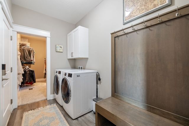 8881 Scarlet Drive, West Des Moines, IA 50266