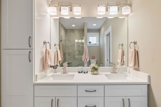 8881 Scarlet Drive, West Des Moines, IA 50266