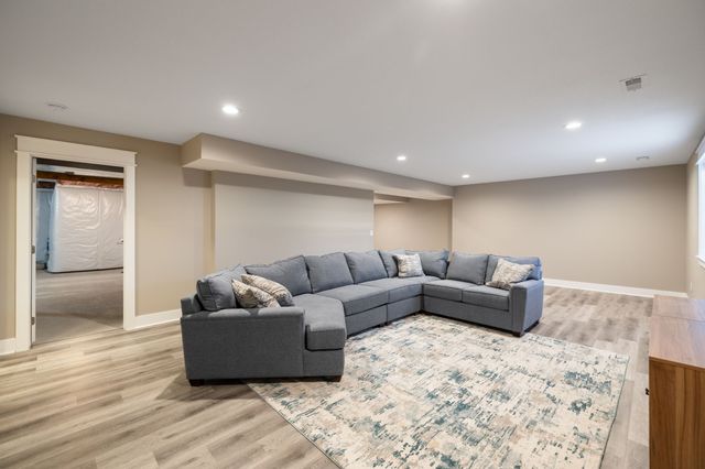 8881 Scarlet Drive, West Des Moines, IA 50266