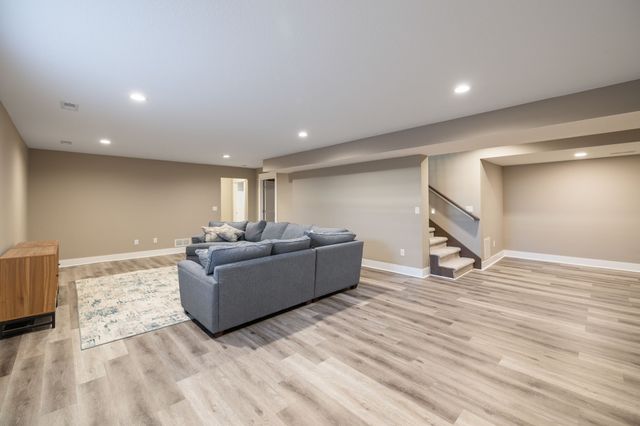 8881 Scarlet Drive, West Des Moines, IA 50266