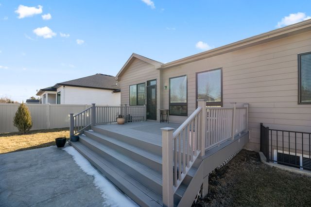 8881 Scarlet Drive, West Des Moines, IA 50266