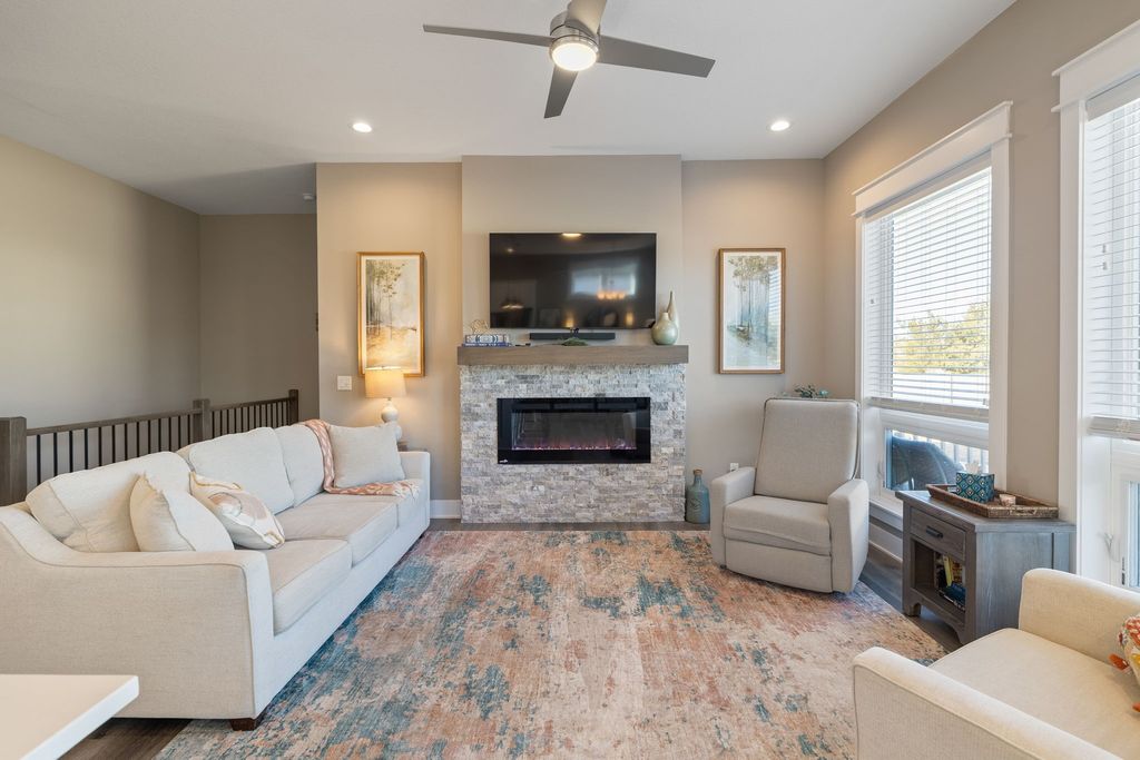 8881 Scarlet Drive, West Des Moines, IA 50266