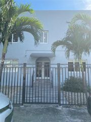 2500 NE 192nd St 3, Miami, FL 33180