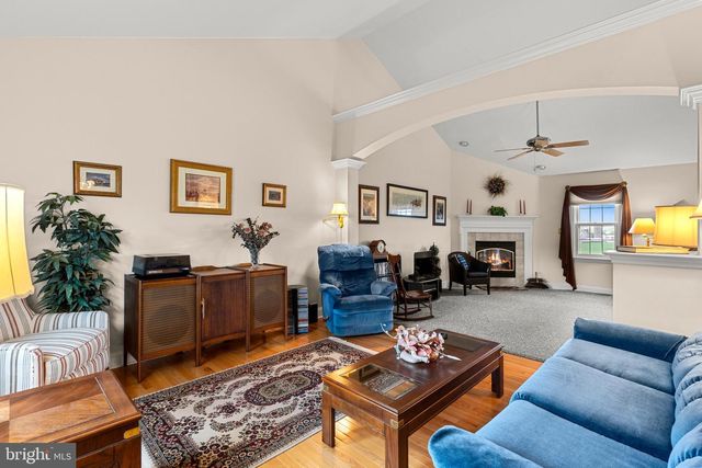 1347 STERLING DR, York, PA 17404