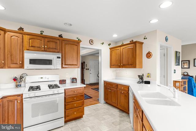 1347 STERLING DR, York, PA 17404