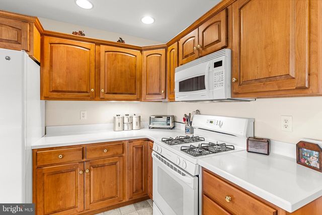 1347 STERLING DR, York, PA 17404