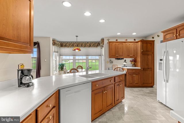 1347 STERLING DR, York, PA 17404