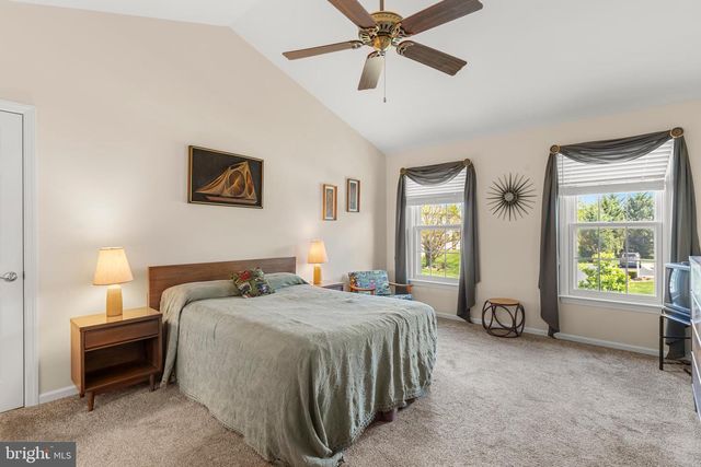1347 STERLING DR, York, PA 17404