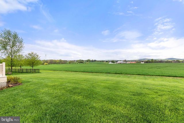 1347 STERLING DR, York, PA 17404