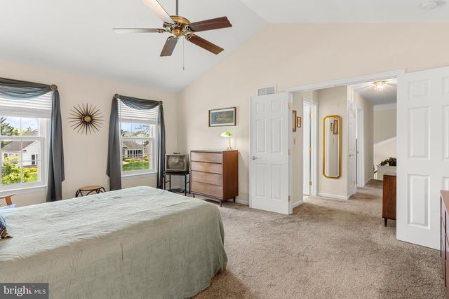 1347 STERLING DR, York, PA 17404