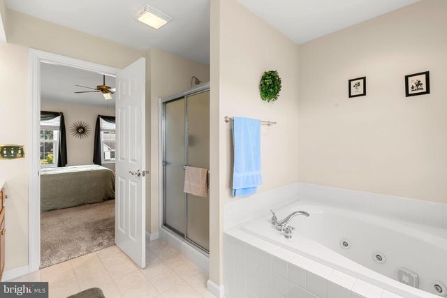 1347 STERLING DR, York, PA 17404