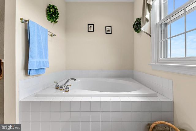 1347 STERLING DR, York, PA 17404