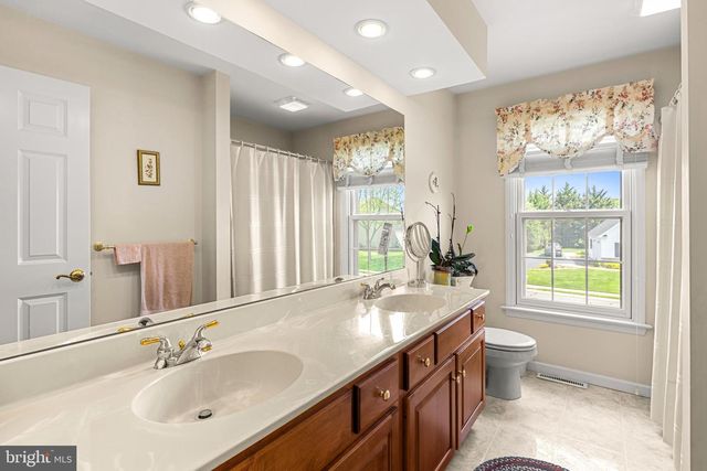 1347 STERLING DR, York, PA 17404
