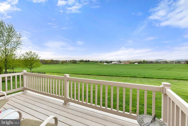 1347 STERLING DR, York, PA 17404