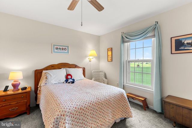 1347 STERLING DR, York, PA 17404