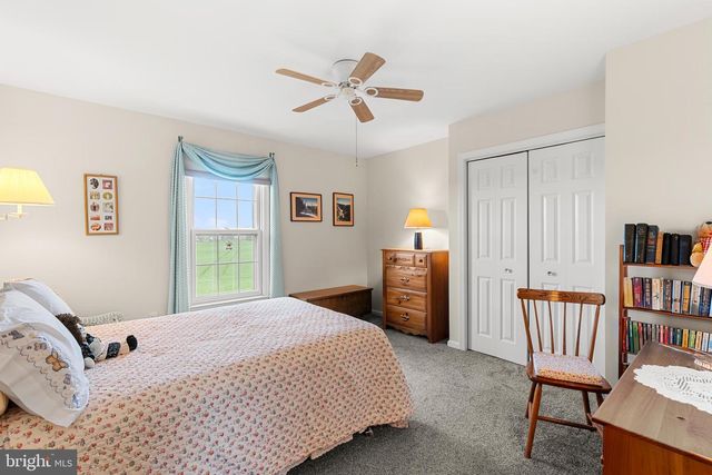 1347 STERLING DR, York, PA 17404