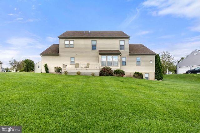 1347 STERLING DR, York, PA 17404