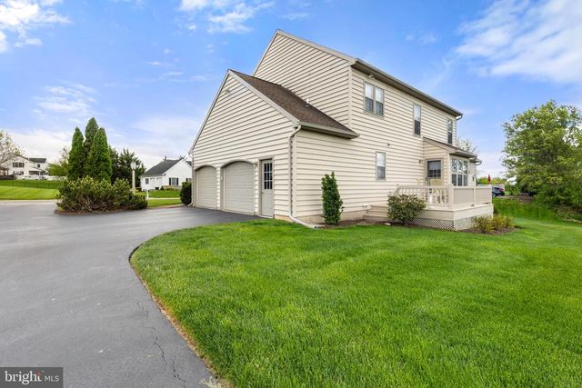 1347 STERLING DR, York, PA 17404