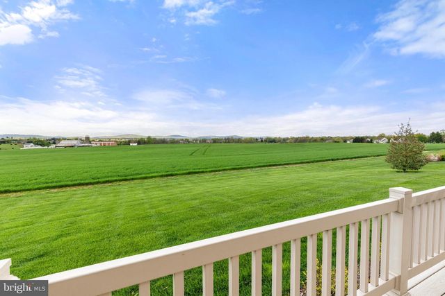 1347 STERLING DR, York, PA 17404