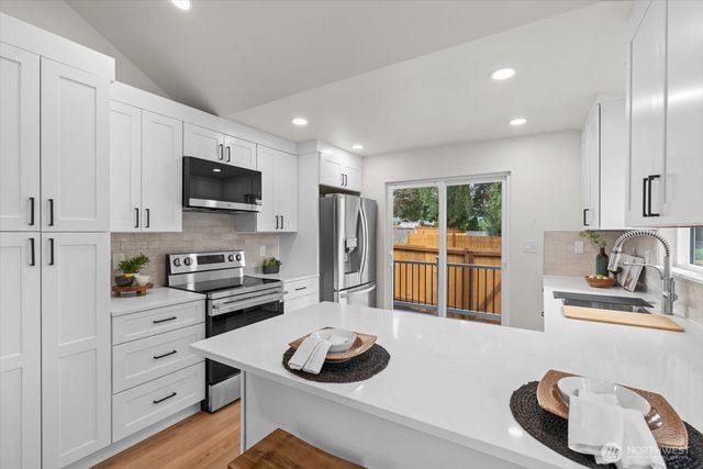 1710 SW 106 Street, Seattle, WA 98146