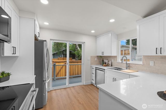 1710 SW 106 Street, Seattle, WA 98146