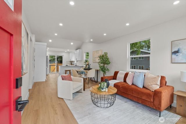 1710 SW 106 Street, Seattle, WA 98146