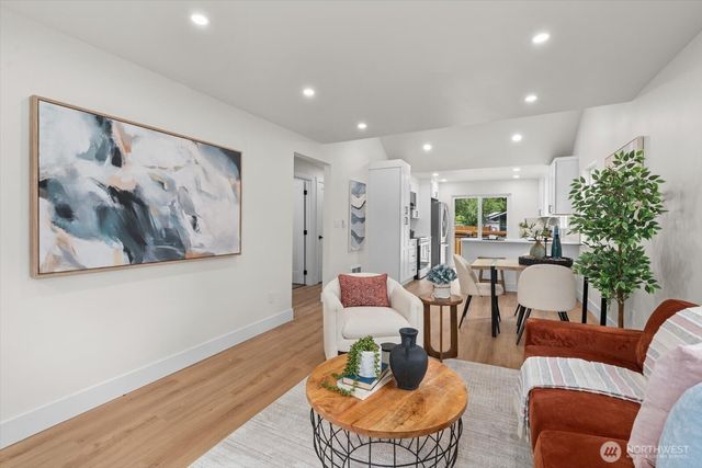 1710 SW 106 Street, Seattle, WA 98146