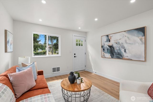 1710 SW 106 Street, Seattle, WA 98146