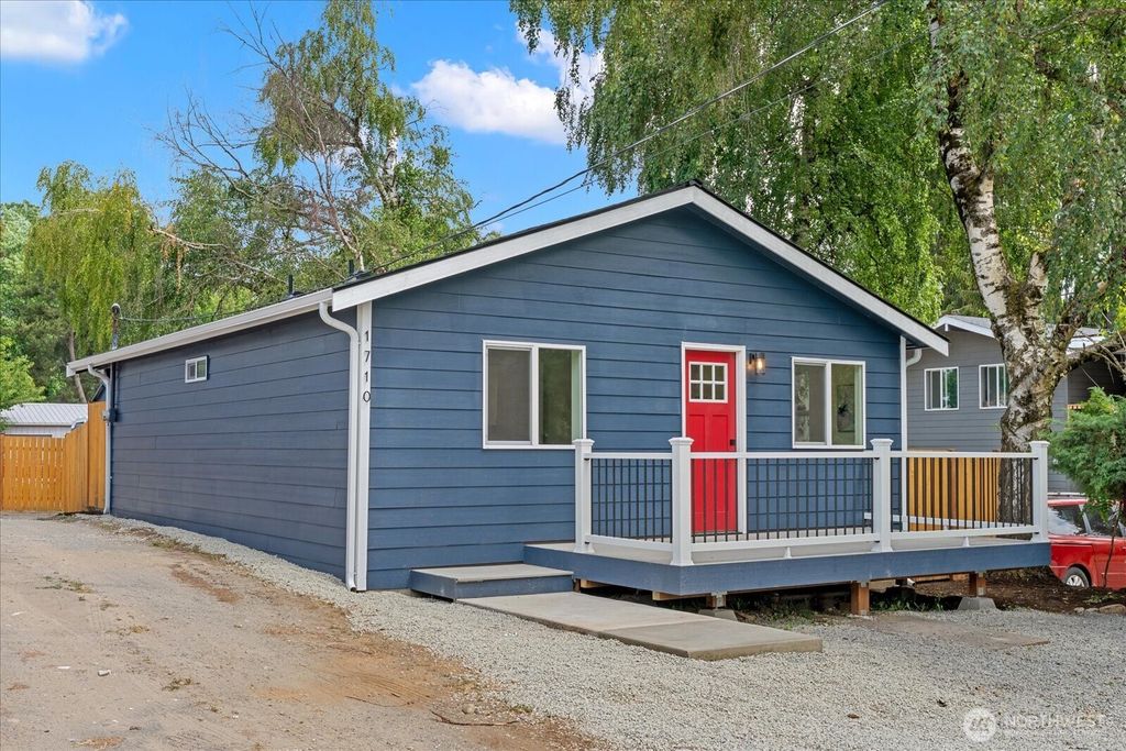 1710 SW 106 Street, Seattle, WA 98146