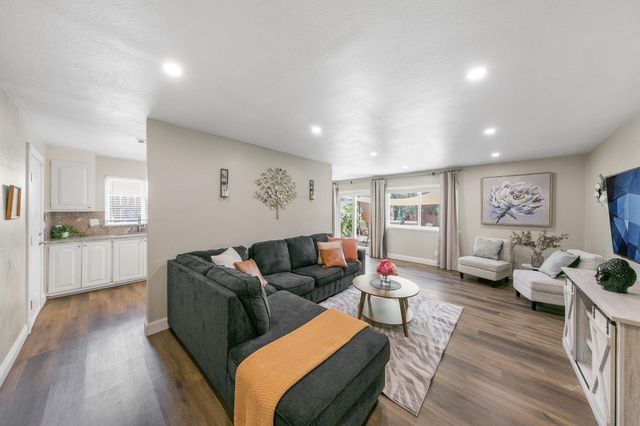 9220 Castlebar Way, Sacramento, CA 95826