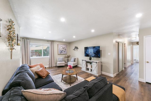 9220 Castlebar Way, Sacramento, CA 95826