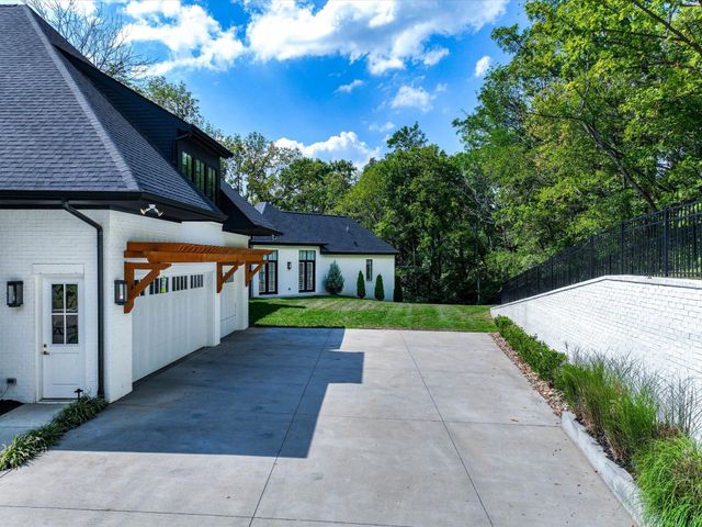 6452 Penrose Dr, Brentwood, TN 37027