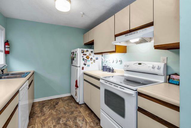 213 Abbott Farm Lane, Hudson, NH 03051