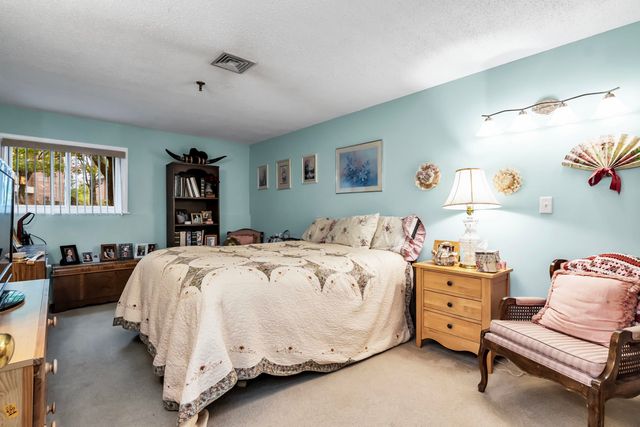 213 Abbott Farm Lane, Hudson, NH 03051