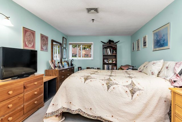 213 Abbott Farm Lane, Hudson, NH 03051